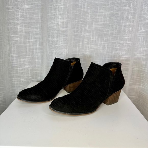 Fergie Bianca Laser Cut Perforations Faux Leather Booties 8.5 - Picture 11 of 11